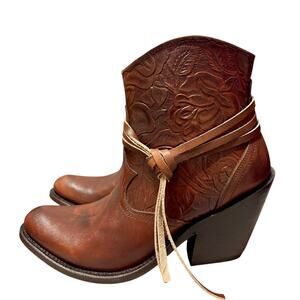 Dan Post Size 9 Hildegard Tooled Leather Western Boots Natural Hide Mark EUC